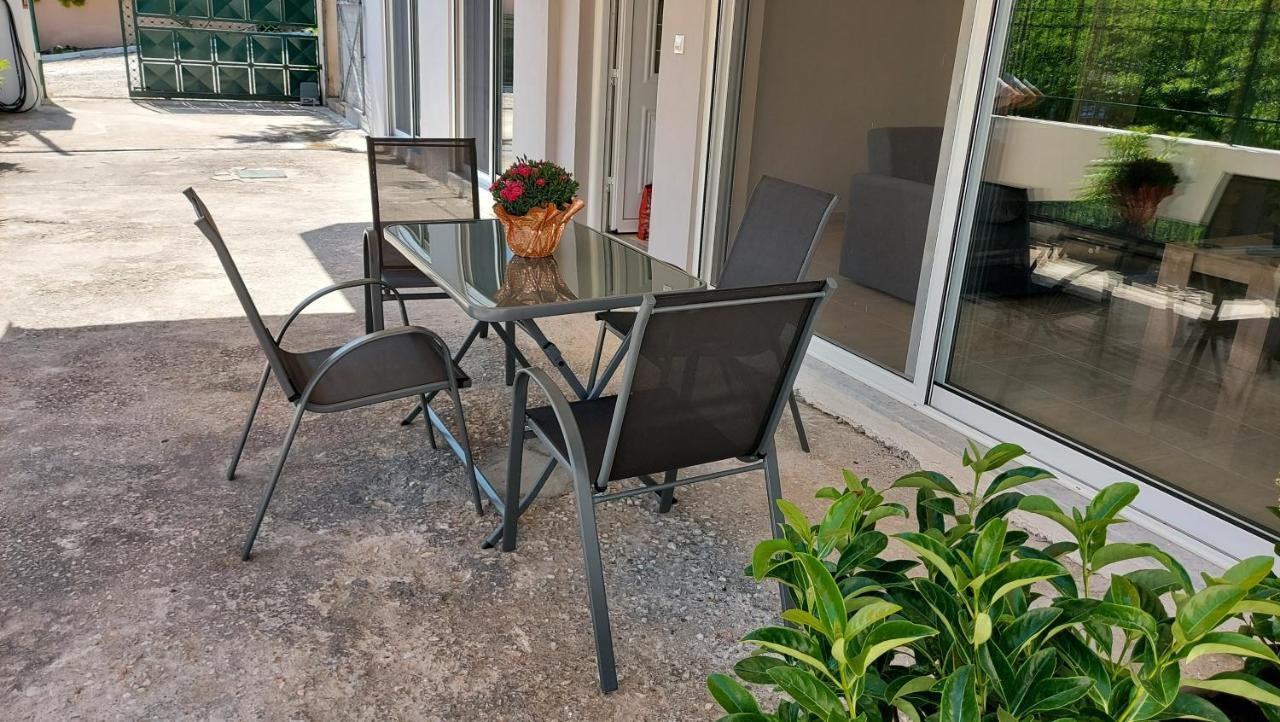 브라브로나 Filoxenia House Near Airport 아파트 외부 사진