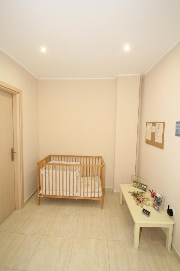 브라브로나 Filoxenia House Near Airport 아파트 외부 사진